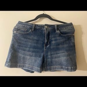 NWOT Judy Blue Shorts size L